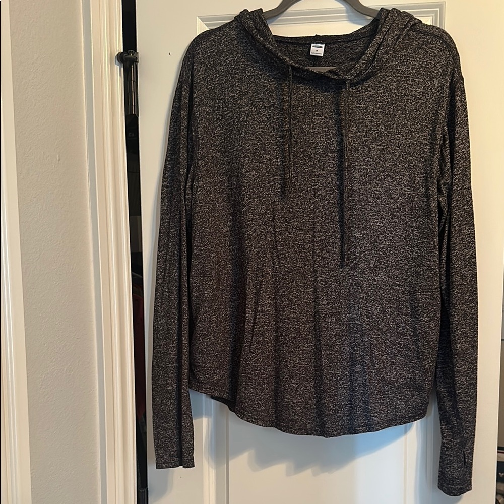 Women’s Gray Hooded Long Sleeve Top